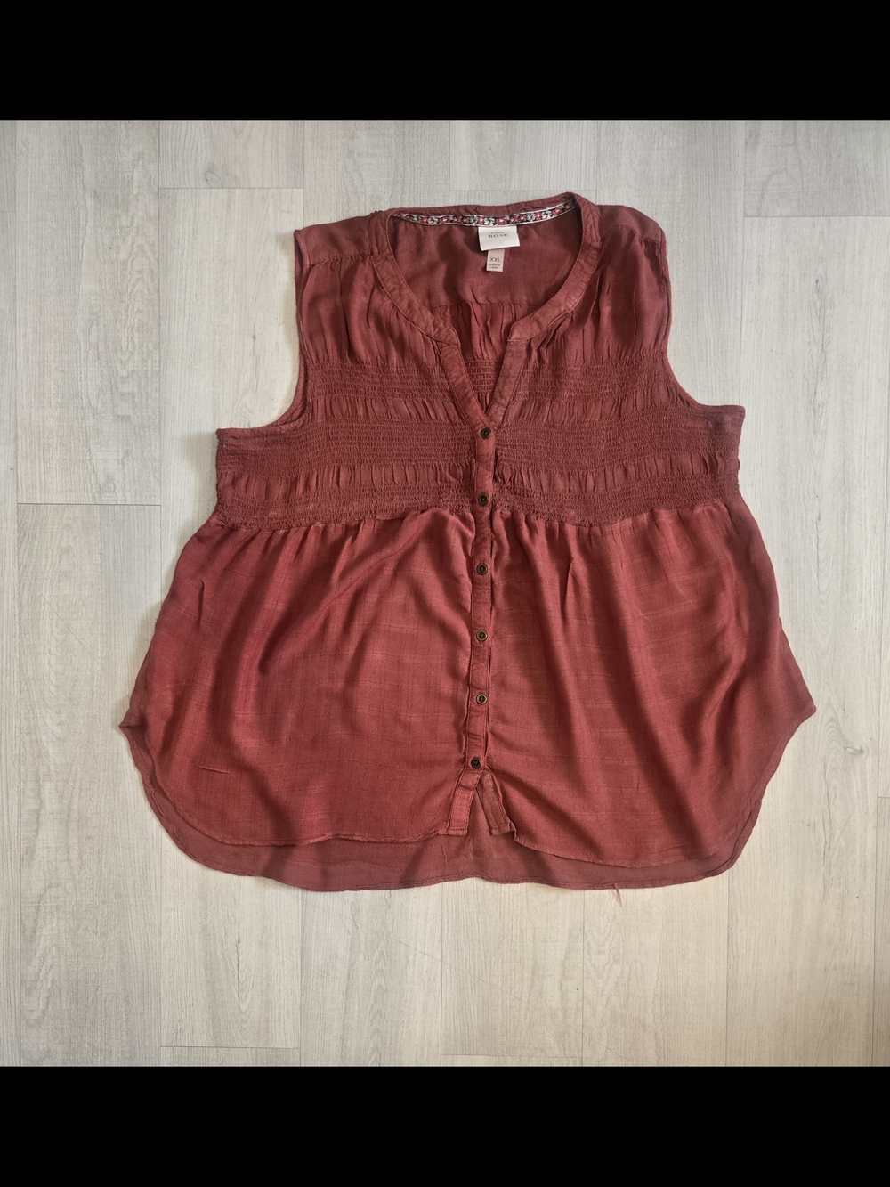 Knox Rose Brick Red Sleeveless Button-Front Blouse